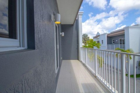 Touwnhouse à vendre à Fort Lauderdale, Floride: 3 chambres, 177.54 m2 № 2439176 - photo 9