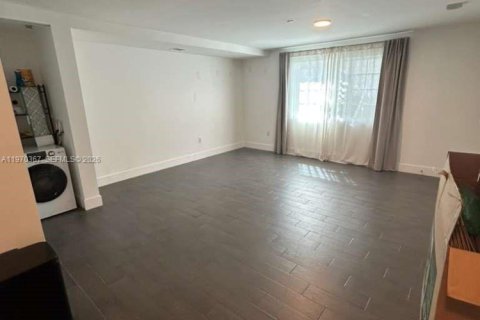 Apartment in Miami Beach, Florida 41.81 sq.m. № 2031077 - photo 3