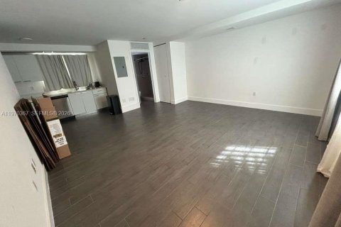 Apartment in Miami Beach, Florida 41.81 sq.m. № 2031077 - photo 2