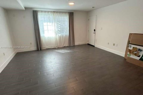 Apartment in Miami Beach, Florida 41.81 sq.m. № 2031077 - photo 4