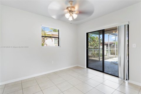 House in Miramar, Florida 3 bedrooms, 139.54 sq.m. № 1804501 - photo 9
