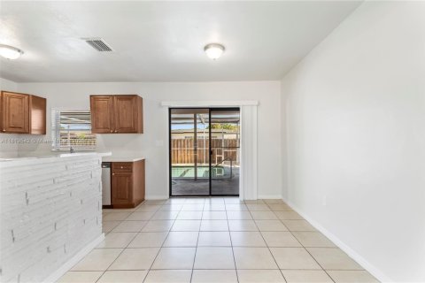 House in Miramar, Florida 3 bedrooms, 139.54 sq.m. № 1804501 - photo 3