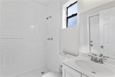 House in Miramar, Florida 3 bedrooms, 139.54 sq.m. № 1804501 - photo 12