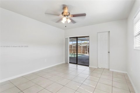 House in Miramar, Florida 3 bedrooms, 139.54 sq.m. № 1804501 - photo 11