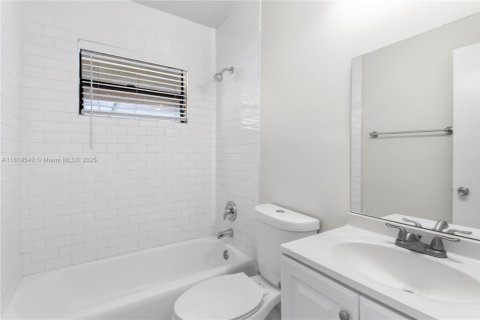 House in Miramar, Florida 3 bedrooms, 139.54 sq.m. № 1804501 - photo 8