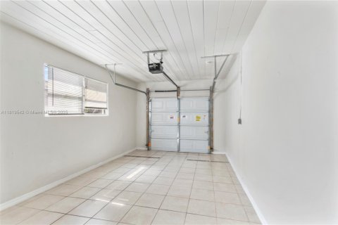 House in Miramar, Florida 3 bedrooms, 139.54 sq.m. № 1804501 - photo 10