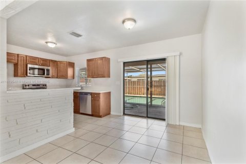 House in Miramar, Florida 3 bedrooms, 139.54 sq.m. № 1804501 - photo 4