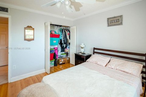 Condo in Sunrise, Florida, 2 bedrooms № 2089369 - photo 16