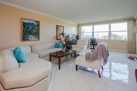 Condo in Sunrise, Florida, 2 bedrooms № 2089369 - photo 23