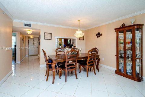Condo in Sunrise, Florida, 2 bedrooms № 2089369 - photo 21