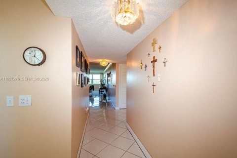 Condo in Sunrise, Florida, 2 bedrooms № 2089369 - photo 4