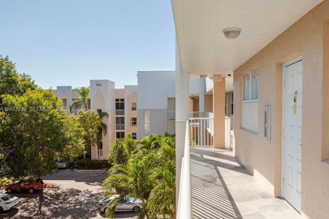 Condo in Sunrise, Florida, 2 bedrooms № 2089369 - photo 3