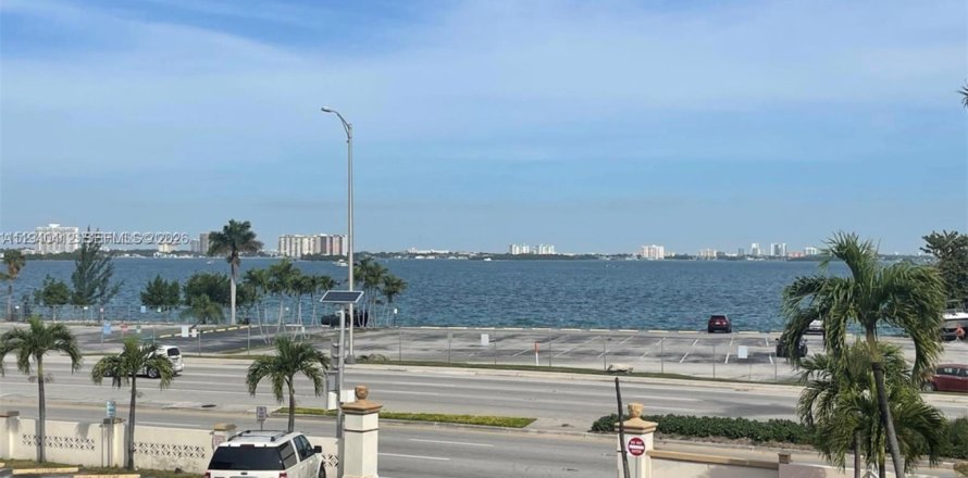 Condo à North Bay Village, Floride, 1 chambre  № 1998293