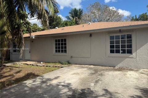 Casa en venta en Florida City, Florida, 4 dormitorios, 129.6 m2 № 2057601 - foto 2