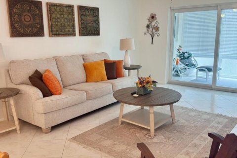 Condo à Stuart, Floride, 2 chambres  № 2147162