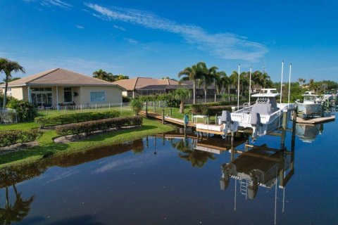 Casa en venta en Stuart, Florida, 4 dormitorios, 238.57 m2 № 2077677 - foto 5