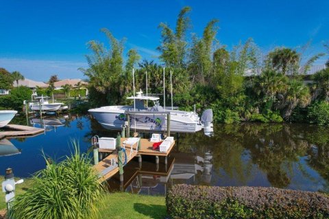 Casa en Stuart, Florida 4 dormitorios, 238.57 m2 № 2077677