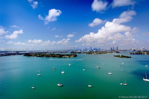 Condo in Miami Beach, Florida, 2 bedrooms № 2035336 - photo 29