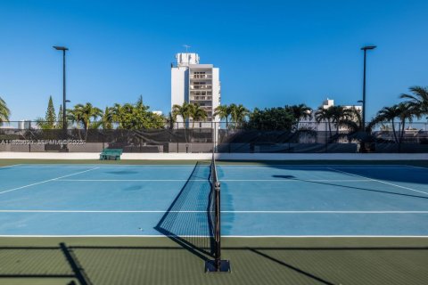 Condo in Miami Beach, Florida, 2 bedrooms № 2035336 - photo 26