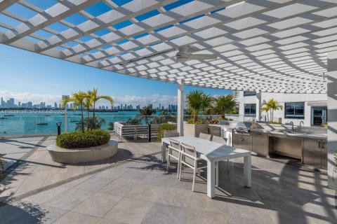 Condo in Miami Beach, Florida, 2 bedrooms № 2035336 - photo 25