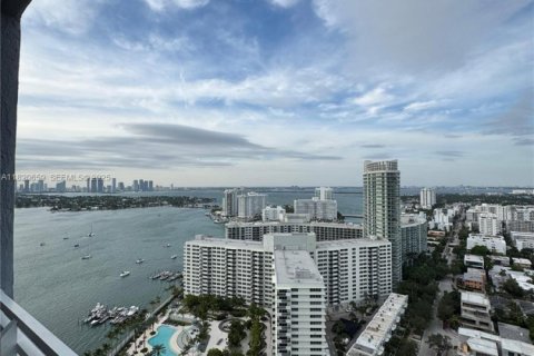 Condo in Miami Beach, Florida, 2 bedrooms № 2035336 - photo 2