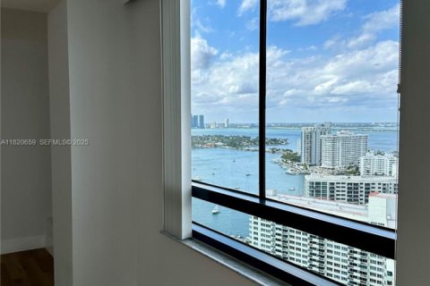 Condo in Miami Beach, Florida, 2 bedrooms № 2035336 - photo 4
