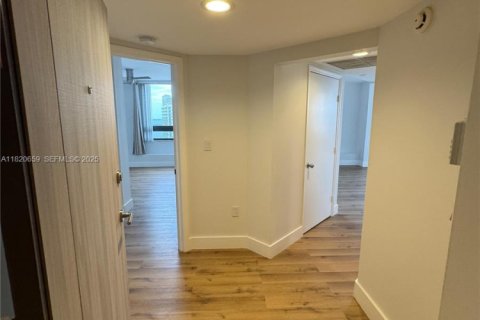 Condo in Miami Beach, Florida, 2 bedrooms № 2035336 - photo 24