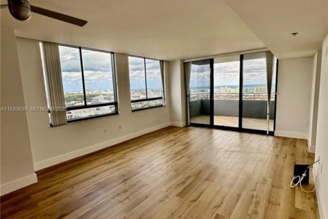 Condo in Miami Beach, Florida, 2 bedrooms № 2035336 - photo 21