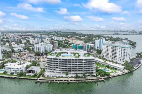 Condo in Bay Harbor Islands, Florida, 3 bedrooms  № 1867969 - photo 1
