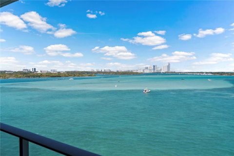 Condo in Bay Harbor Islands, Florida, 3 bedrooms  № 1867969 - photo 2