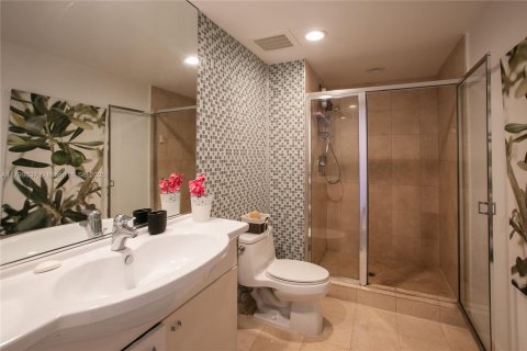 Condo in Hallandale Beach, Florida, 1 bedroom  № 1888738 - photo 10