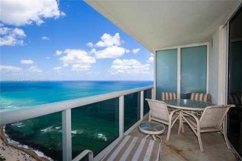 Condo in Hallandale Beach, Florida, 1 bedroom  № 1888738 - photo 5