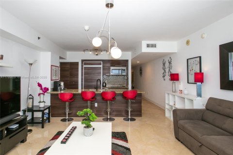 Condo in Hallandale Beach, Florida, 1 bedroom  № 1888738 - photo 9