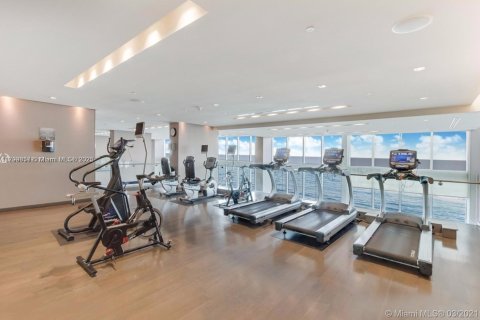 Condo in Hallandale Beach, Florida, 1 bedroom  № 1888738 - photo 17