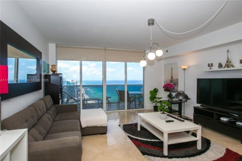 Condo in Hallandale Beach, Florida, 1 bedroom  № 1888738 - photo 8