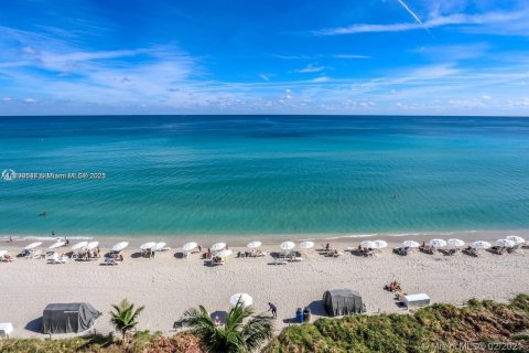 Condo in Hallandale Beach, Florida, 1 bedroom  № 1888738 - photo 23