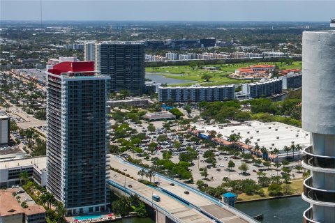 Condo in Hallandale Beach, Florida, 1 bedroom  № 1888738 - photo 3