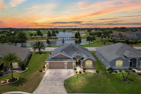 Villa ou maison à The Villages, Floride 3 chambres, 180.14 m2 № 2096187