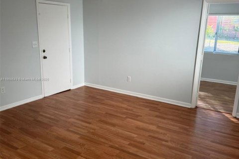 Copropriété à vendre à Miami, Floride: 2 chambres, 64.38 m2 № 1920393 - photo 4