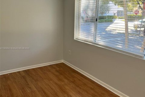 Copropriété à vendre à Miami, Floride: 2 chambres, 64.38 m2 № 1920393 - photo 13