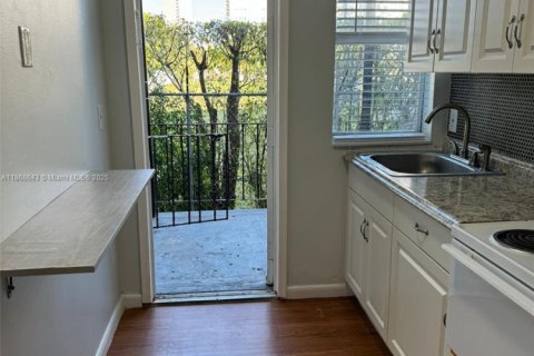 Copropriété à vendre à Miami, Floride: 2 chambres, 64.38 m2 № 1920393 - photo 3