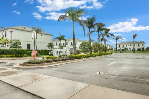 Townhouse in Florida City, Florida 3 bedrooms, 128.3 sq.m. № 2055637 - photo 20