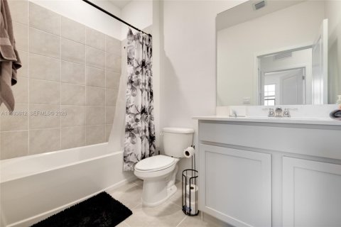 Townhouse in Florida City, Florida 3 bedrooms, 128.3 sq.m. № 2055637 - photo 16