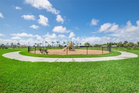 Townhouse in Florida City, Florida 3 bedrooms, 128.3 sq.m. № 2055637 - photo 19