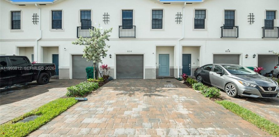 Townhouse in Florida City, Florida 3 bedrooms, 128.3 sq.m. № 2055637