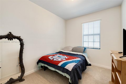 Townhouse in Florida City, Florida 3 bedrooms, 128.3 sq.m. № 2055637 - photo 15