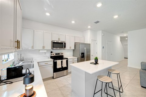 Townhouse in Florida City, Florida 3 bedrooms, 128.3 sq.m. № 2055637 - photo 4