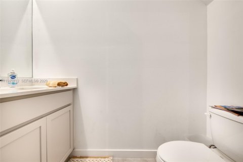 Townhouse in Florida City, Florida 3 bedrooms, 128.3 sq.m. № 2055637 - photo 8