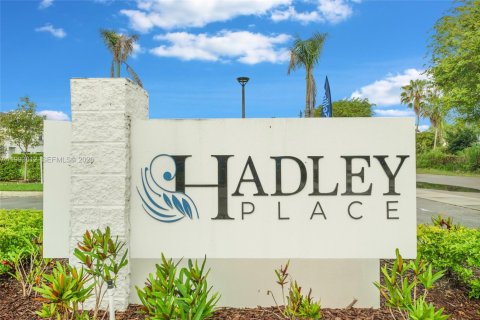 Townhouse in Florida City, Florida 3 bedrooms, 128.3 sq.m. № 2055637 - photo 22