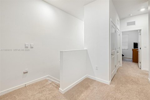 Townhouse in Florida City, Florida 3 bedrooms, 128.3 sq.m. № 2055637 - photo 10